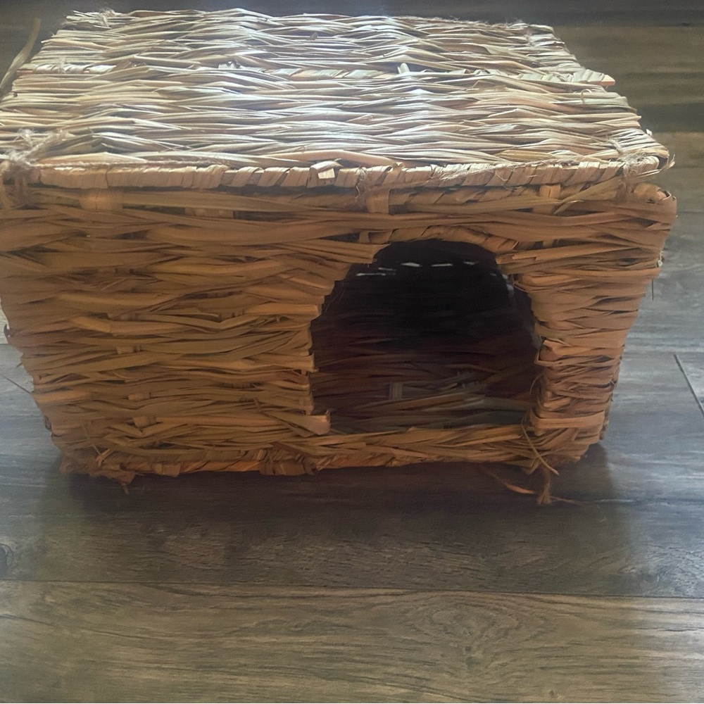 Natural Woven Small Pet Hideout